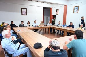 Presidente Carlos Soto informó a vecinos de calle Cázares sobre actividades turísticas