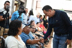 Carlos Soto dio el banderazo de arranque para la obra del elevador para la Presidencia Municipal