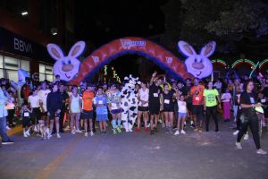 Alegría y sana convivencia se vivió en la Carrera Holi Run Neón
