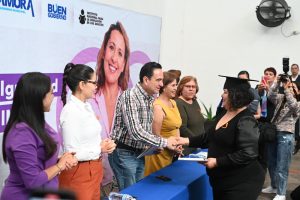 Carlos Soto fortalece al sector femenino a través de la educación
