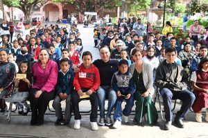Carlos Soto Entregó apoyos del programa “Becas Padrino”