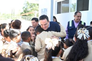 Carlos Soto sigue apoyando a la educación en Zamora