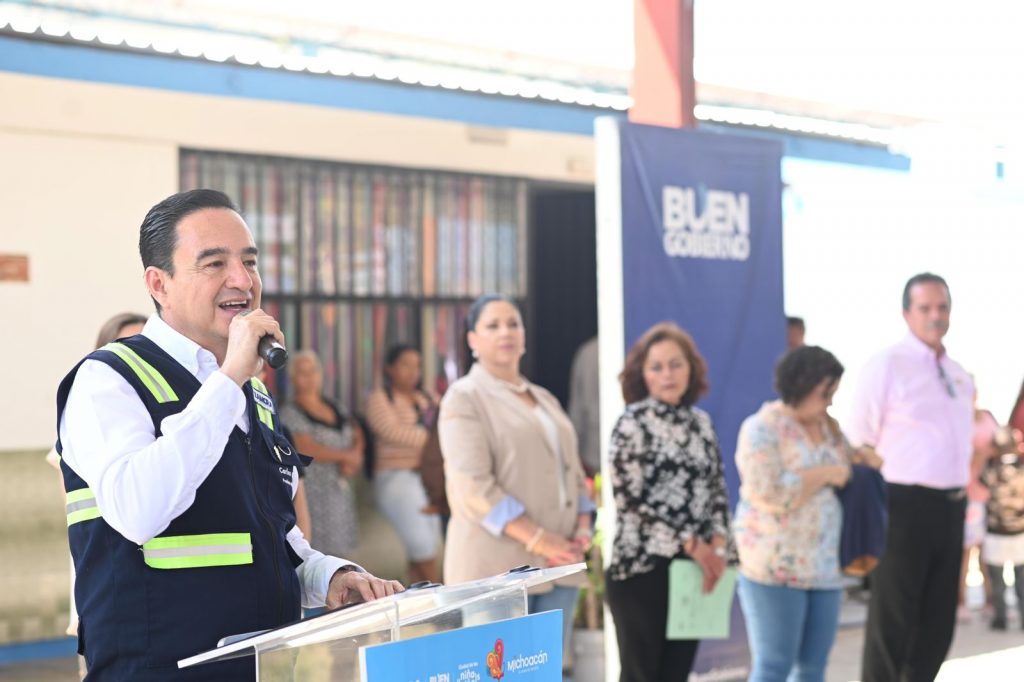 Carlos Soto inaugura aulas en Escuela Alfonso C. Íñiguez