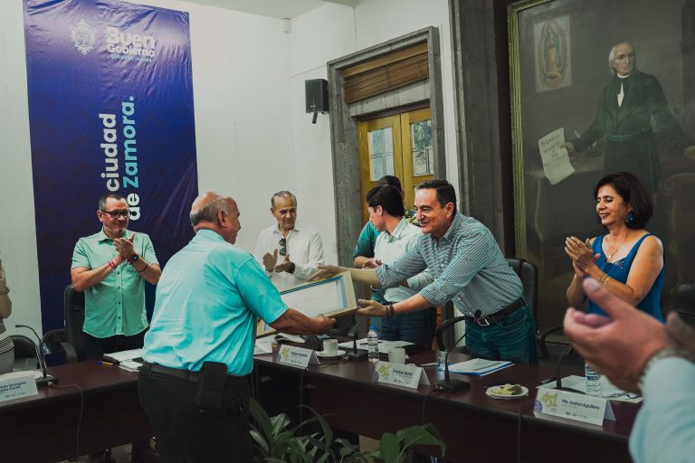 El Cabildo de Zamora reconoce a Rubén Ramírez Toledo y aprueba jubilaciones