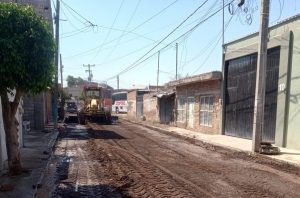 Mejoran vialidades en la colonia El Sabinito