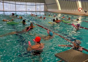 Celebran a madres zamoranas con clase especial de aquapilates