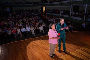 Concursos, regalos y alegría en el festejo del Día del Maestro en Zamora