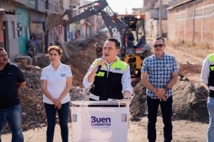 Carlos Soto dio inicio a los trabajos en la calle Cartagena