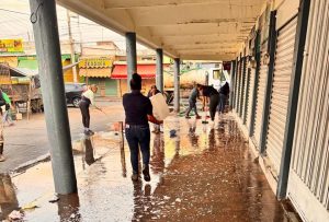 Arrancó jornada de limpieza y fumigación en mercados municipales