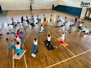 DIF Zamora promueve bienestar con mega clase de yoga en El Chamizal