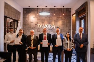 Carlos Soto firma convenio con COESAMM para fortalecer atención médica en Zamora