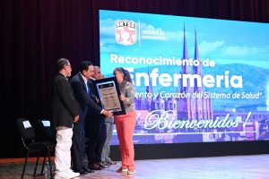 Carlos Soto rinde homenaje al personal de enfermería en emotivo evento en Zamora