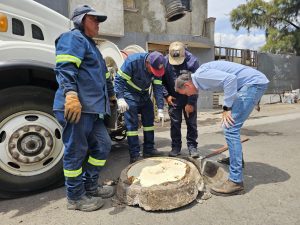 SAPAZ realiza trabajos en la red de drenaje sanitario en calle Maestrazgo