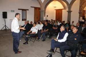 Gobierno de Zamora impulsa formación policial con presentación del libro “Azul claro” de Bernardo León