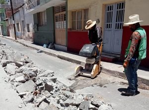Avanza sustitución de drenaje sanitario en la calle Emiliano Zapata