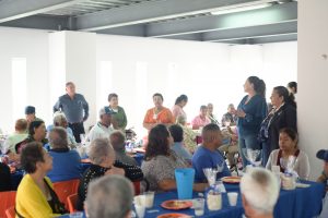 DIF Zamora celebra a papás del grupo de adultos mayores en emotivo convivio