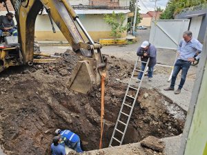 SAPAZ atiende socavón en el circuito Galeana y Virrey de Mendoza
