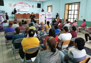Promueven derechos de las mujeres y entregan tarjetas de descuento en La Rinconada