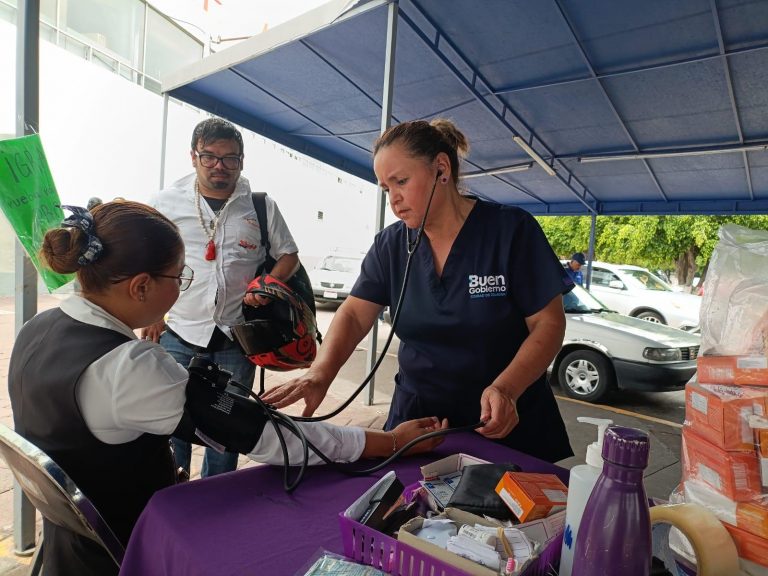 DIF Zamora acerca servicios de salud preventiva a la Central de Autobuses