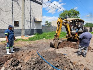 Repara SAPAZ socavón en colonia Linda Vista de Arriba