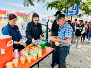 Empresa zamorana dona plátano deshidratado para apoyar labor alimentaria del DIF