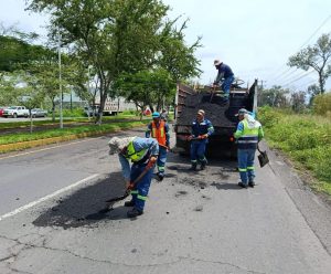 Refuerzan mantenimiento de vialidades en Zamora ante temporada de lluvias