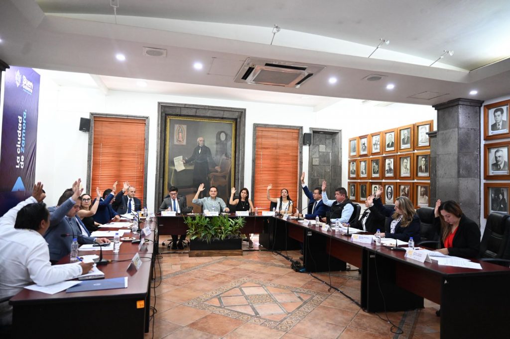 Zamora aprueba reglamentos para protección de la niñez y mejora regulatoria