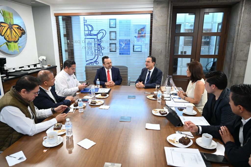 Carlos Soto encabezo la firma de la Carta de Intención para construir nuevo CECI en Zamora