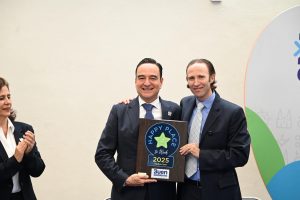 Carlos Soto recibió el distintivo Happy Place to Work