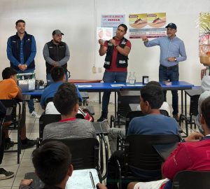 Niñas y niños reciben plática de prevención del dengue en curso de verano “Tejiendo Comunidad”