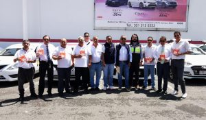 Reconocen a Radio Taxi Plus y entregan equipos de cobro digital para modernizar el servicio