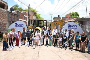 Carlos Soto cumplió su compromiso con habitantes del Cerrito de Catipuato