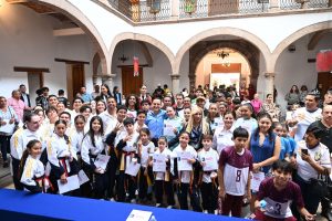 Carlos Soto reconoce a más de 160 atletas zamoranos por su esfuerzo y logros deportivos