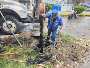 Sapaz realiza limpieza de drenaje en la colonia Río Nuevo Popular