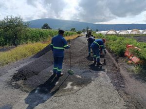 Rehabilitan camino de acceso a la comunidad de El Guamúchil