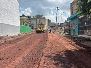 La obra integral en calle Lázaro Cárdenas de Chaparaco registra un avance del 65 por ciento
