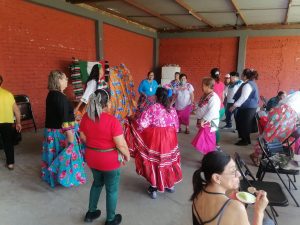 Adultos mayores del CEDECO clausuran actividades del mes patrio con alegría y tradición