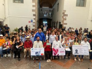 Entregan tarjetas Orgullo Migrante y visas a familias de la región