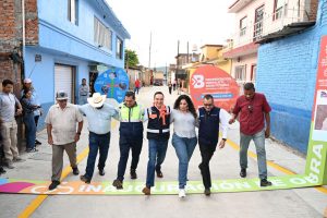 El presidente Carlos Soto entregó la obra de pavimentación en calle Pino Suárez de La Sauceda