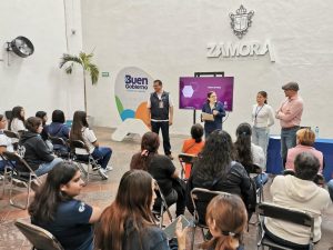 Promueven la prevención del cáncer de mama con capacitación a jóvenes y promotores comunitarios