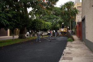 Rehabilitan carril norte de la calle Ferrocarril Oriente en Jardines de Jericó
