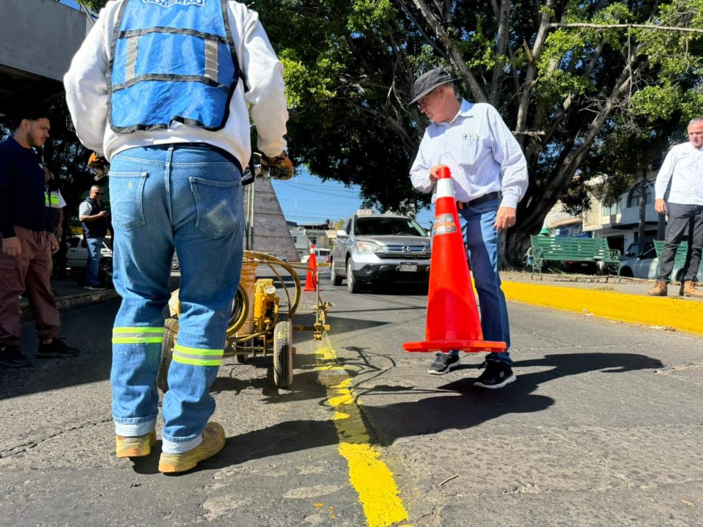 Realizan jornada de limpieza y mejoramiento en la avenida 20 de Noviembre, con el programa de Faenas