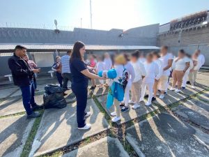 DIF Zamora brinda apoyo integral y entrega de cobijas en el Centro de Reinserción Social