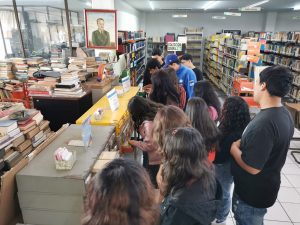 Alumnos del Colegio Zamora conocen servicios de la Biblioteca Municipal