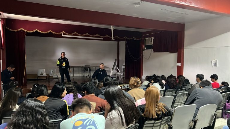 Imparten pláticas de Educación Vial a estudiantes del CBTIS 52